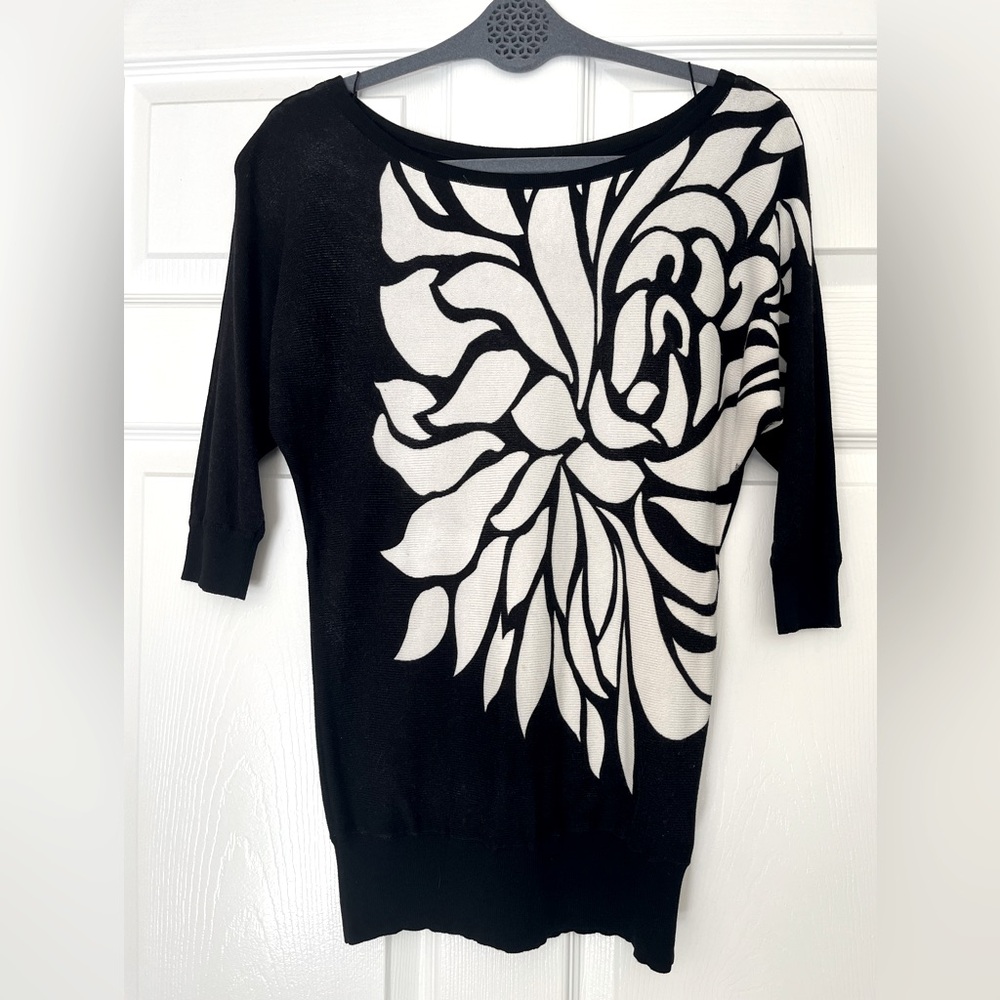 WHITE HOUSE BLACK MARKET Sweater XS